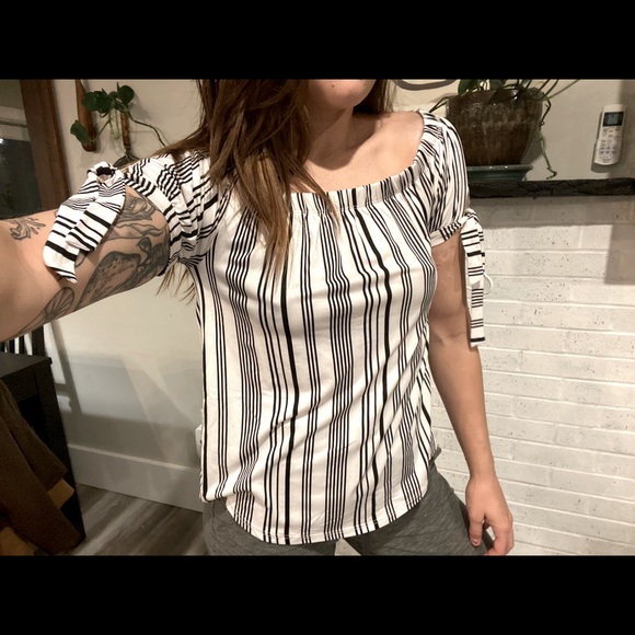 NWOT Ardene Stripped Top - Picture 5 of 5